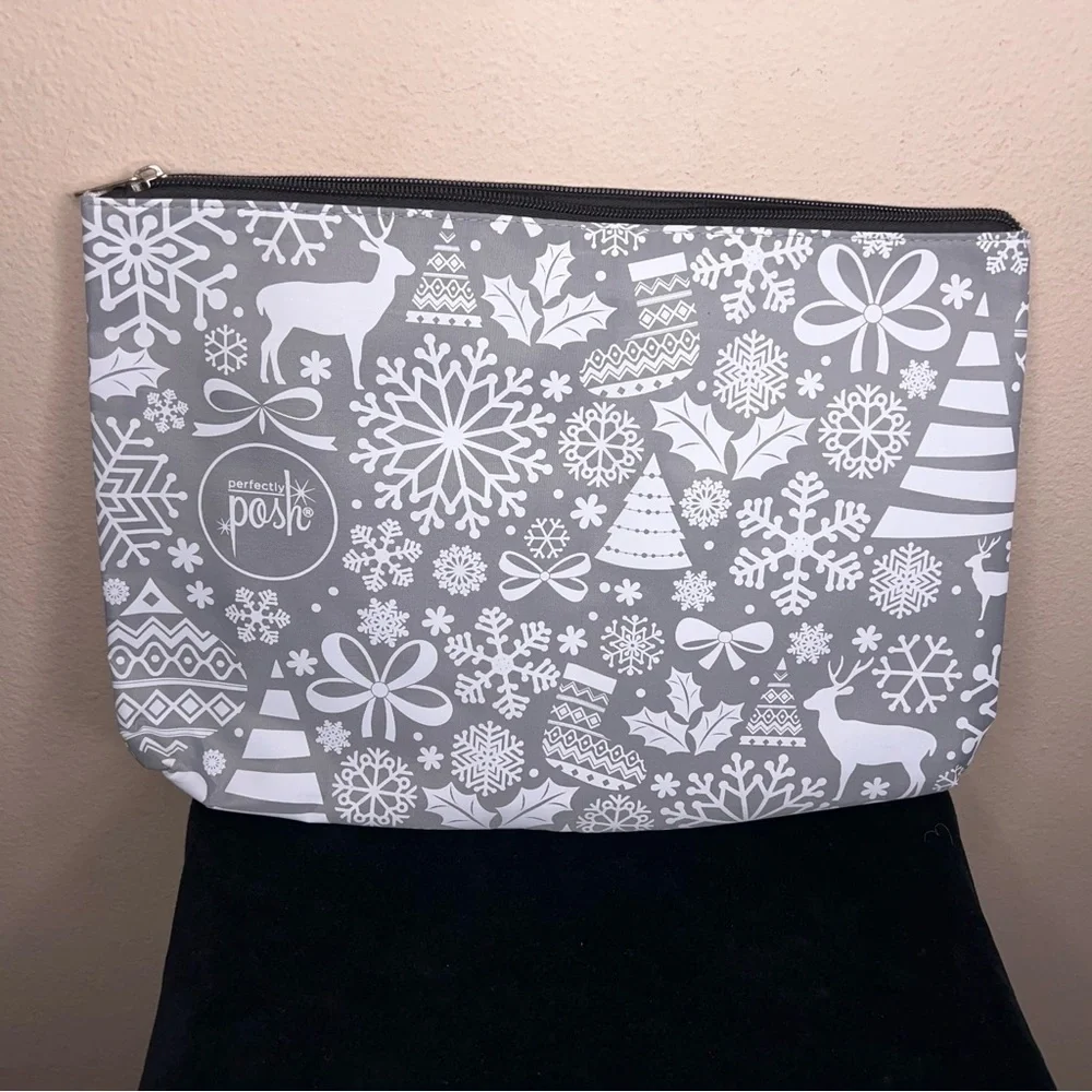 Grey White Holiday Makeup Bag Travel Christmas Gift NWOT Snow Snowflake